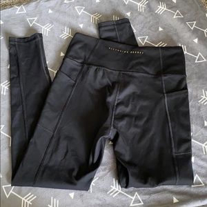 Victoria’s Secret Leggings WITH POCKETS!